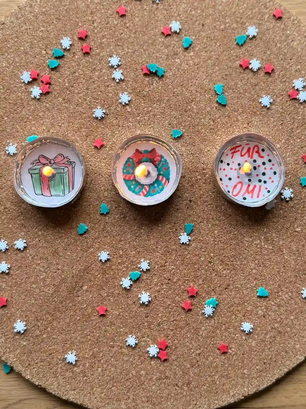 Echtbild von Teelichtern mit Botschaft